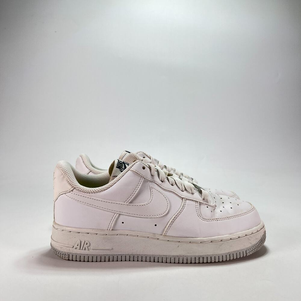 Nike Air Force 1 LE Triple White Casual Sneakers Shoes DC9486-101 Women's Sz 6.5